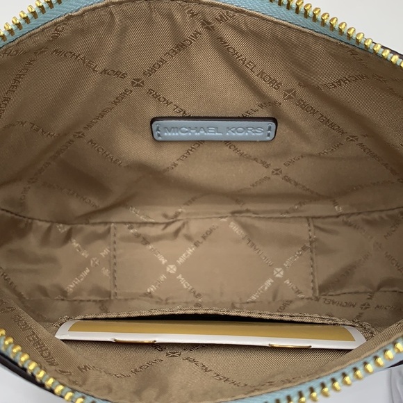 MICHAEL KORS
Dover Small Half Moon Leather Crossbody Bag Vista Blue color - Picture 13 of 15